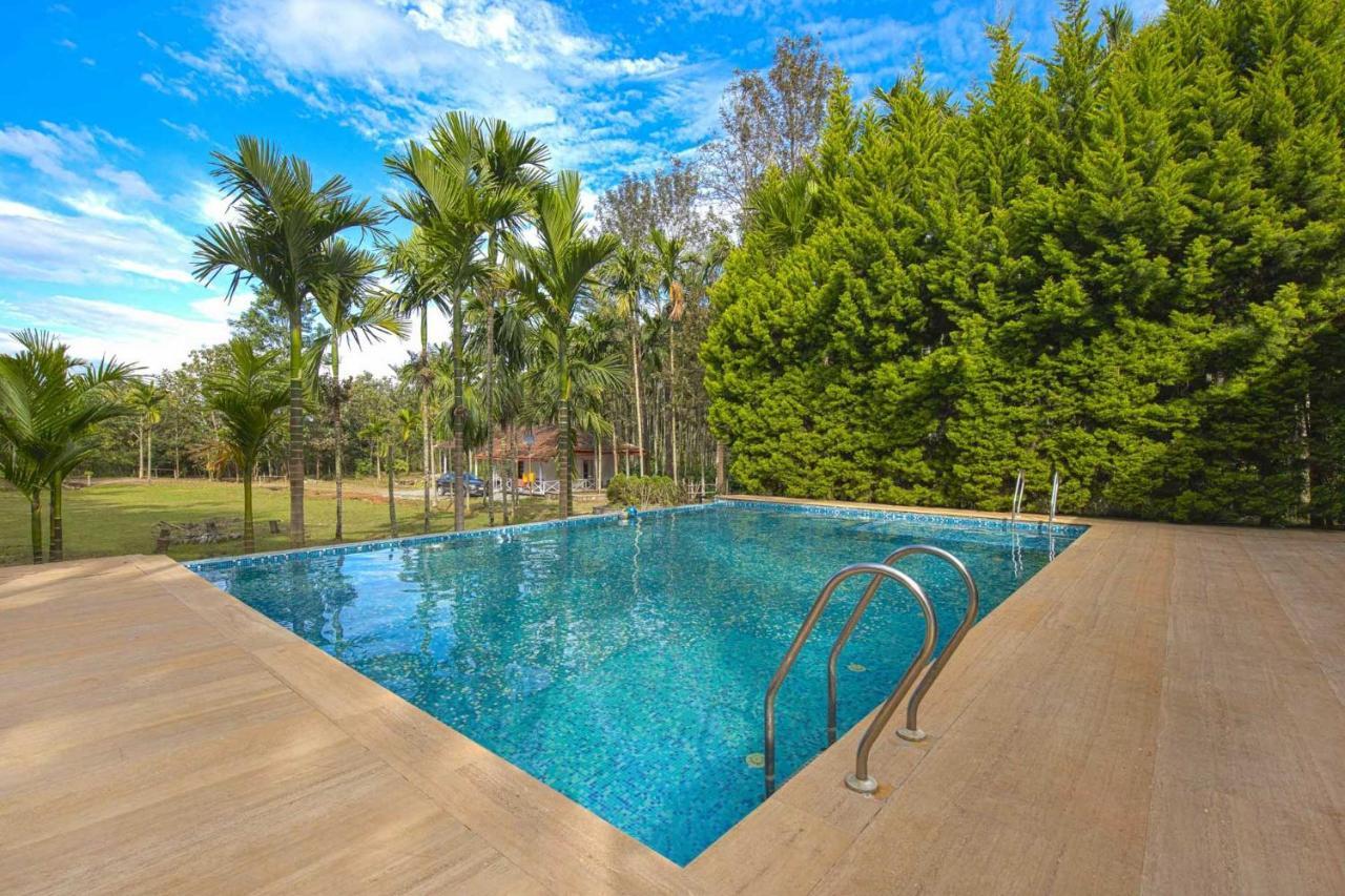 Stayvista At Tall Silver With Infinity Pool & Breakast มาดิเครี ภายนอก รูปภาพ