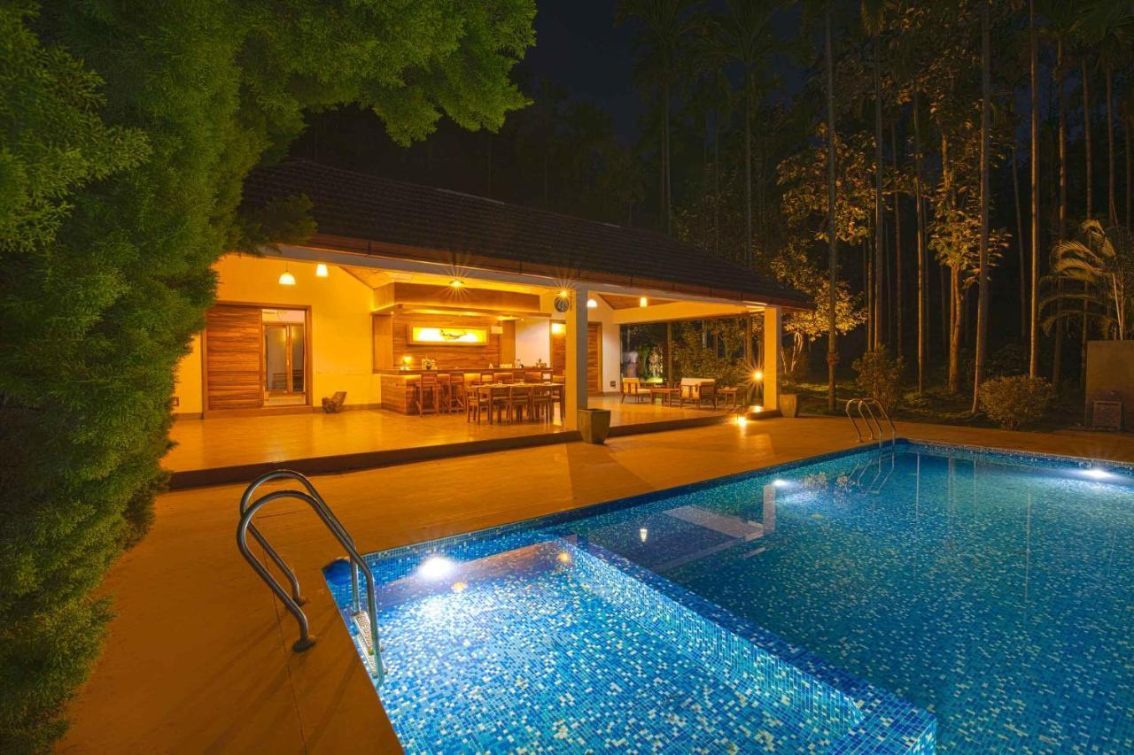 Stayvista At Tall Silver With Infinity Pool & Breakast มาดิเครี ภายนอก รูปภาพ